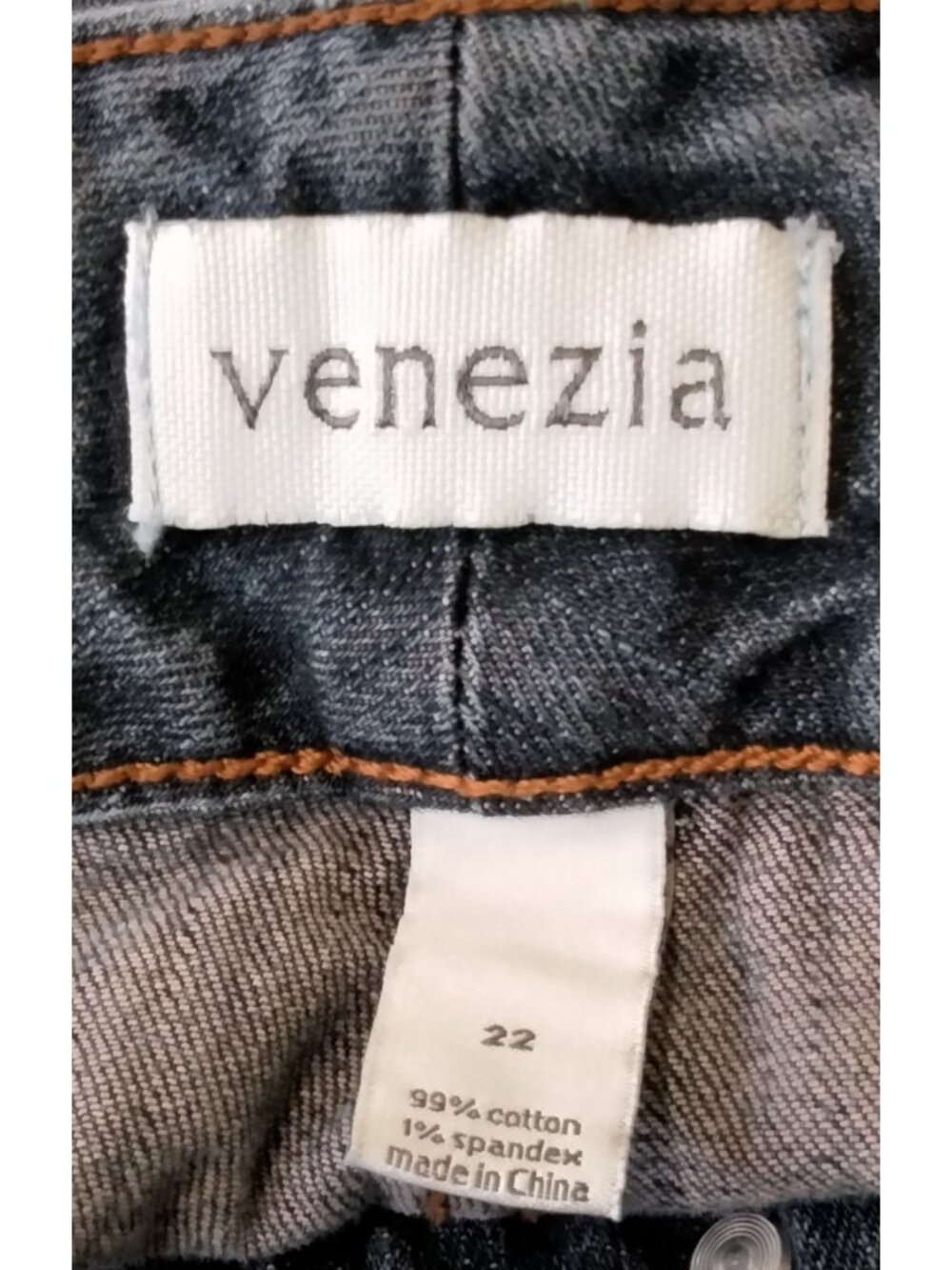 Venezia Size 22 Capri Jeans Denim Green Button Accents Mid Rise Cropped Fit - Picture 7 of 8